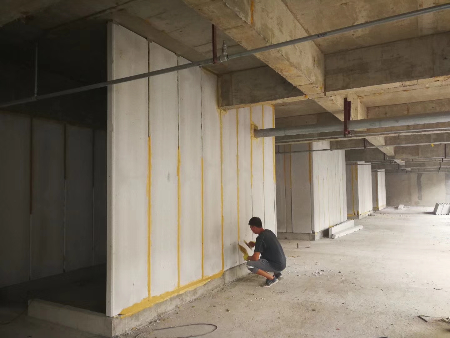 汉南无机发泡轻骨料混凝土隔墙板施工技术性能研究